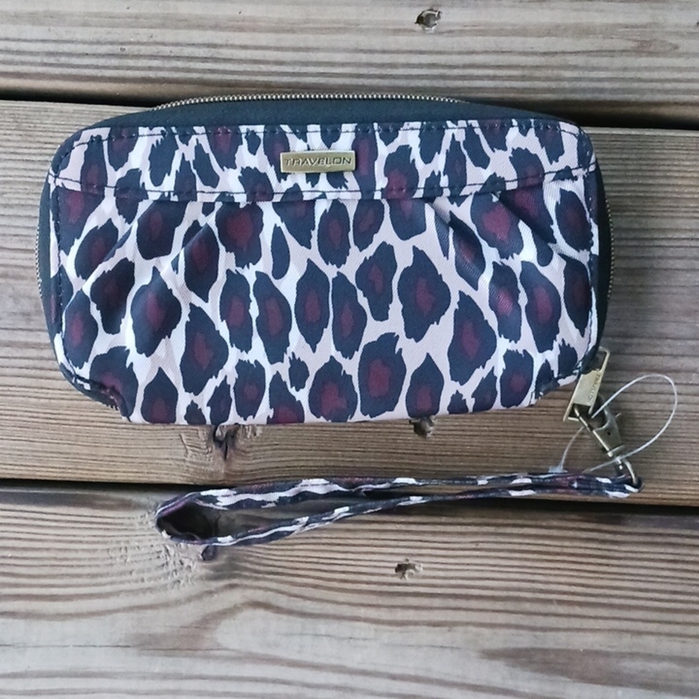 Travelon deluxe animal print wristlet